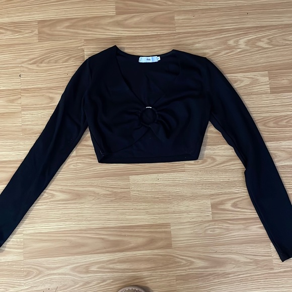Adika Long sleeve ring crop top - Picture 2 of 5